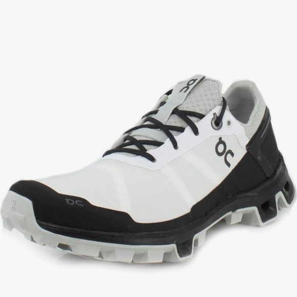 On Running Black and White Athletic Shoes Sleek Design - Picture 5 of 5